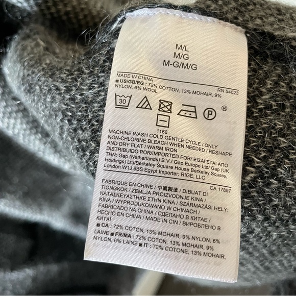 Banana Republic Fuzzy Buffalo Plaid Sweater Cape Size M/L - Picture 6 of 6